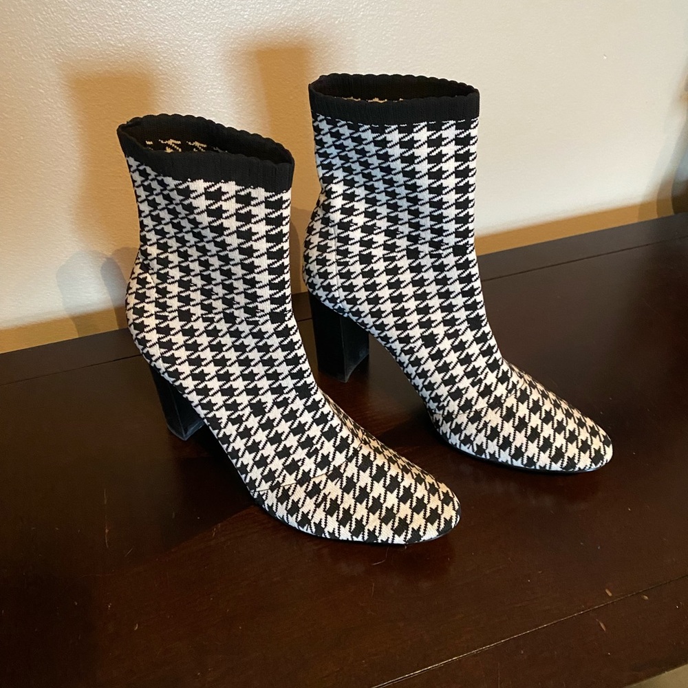 Houndstooth Booties - Picture 2 of 4